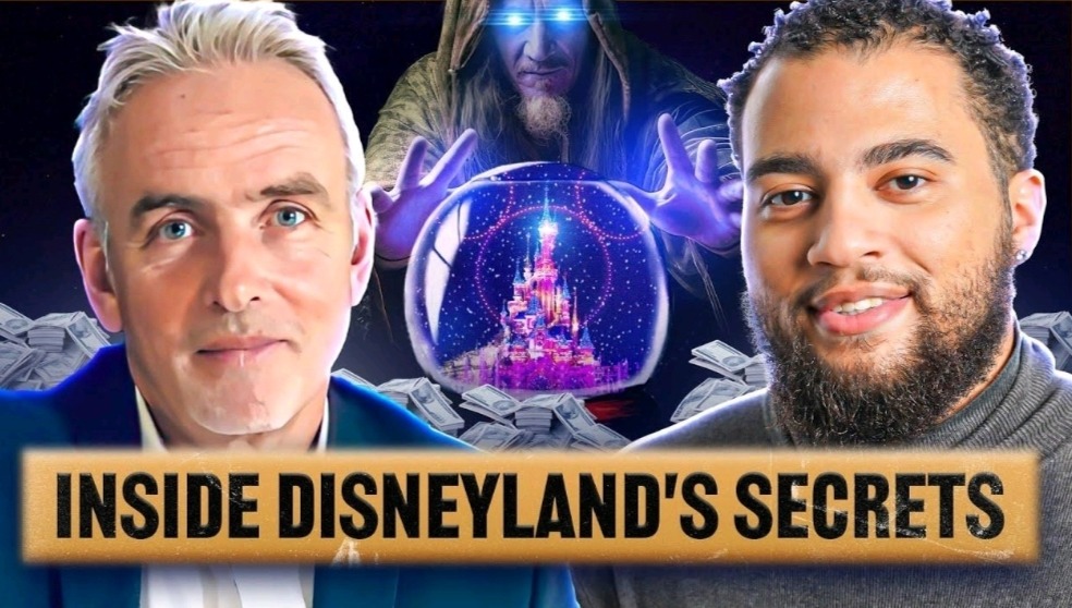 Podcast Inside Disneyland's Secrets: Ex-Manager Spills the Beans on Leading 900 Employees!